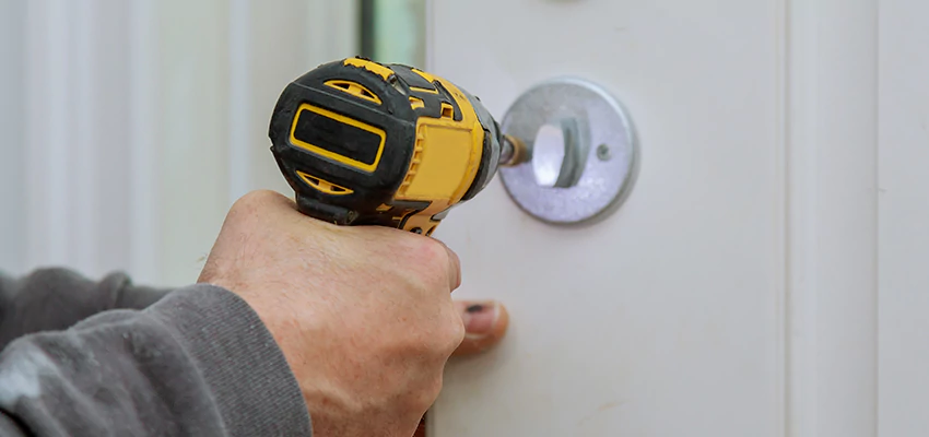 Street Locksmith For Smart Lock Repair in Westmont, IL